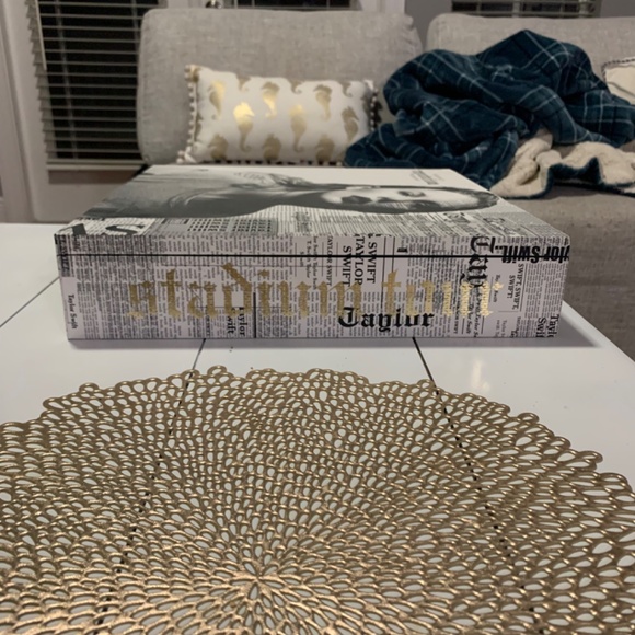 Taylor Swift VIP Reputation Box - Picture 9 of 11